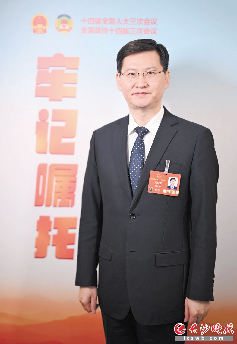 　　全国人大代表，郴州市委副书记、市长  阚保勇