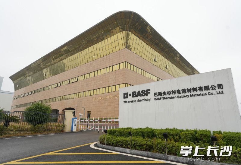 位于湖南湘江新区的巴斯夫杉杉电池材料有限公司。长沙晚报全媒体记者 邹麟 摄