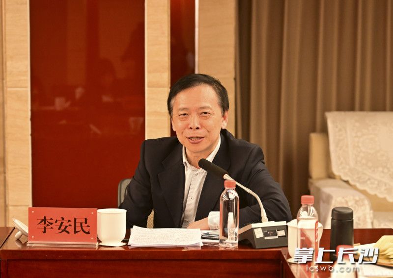 李安民。