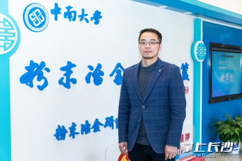 中南大学粉末冶金国家重点实验室老师曾毅。长沙晚报全媒体记者 董阳 摄