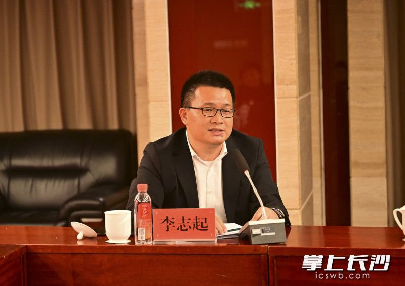 李志起。
