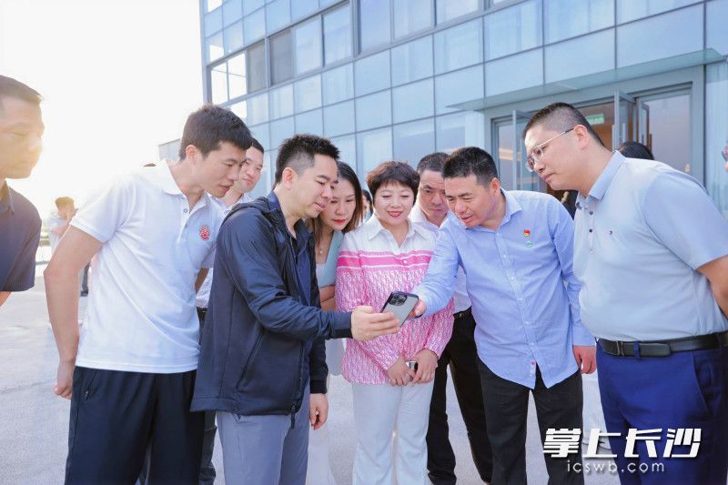 在为期4天的访学之行中，访学团探访江浙一带优秀企业。