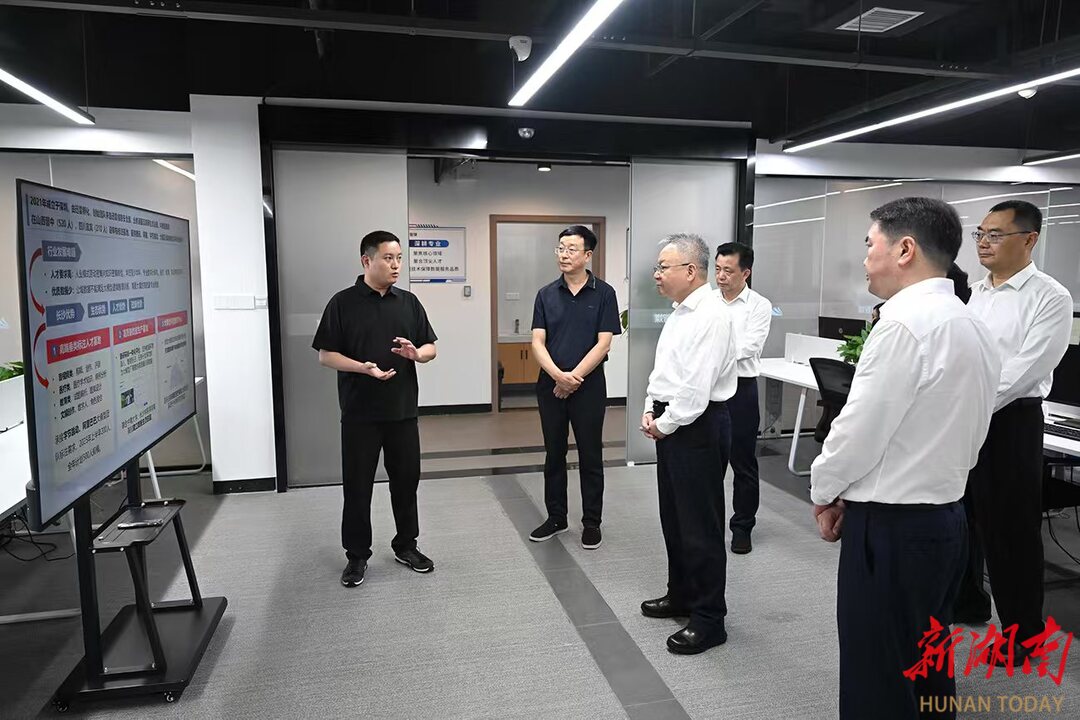 5月15日，沈晓明在湖南百川智媒科技有限公司调研。