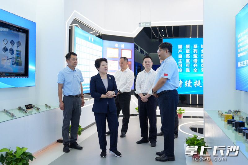 吴桂英走进湖南揽月机电科技有限公司。