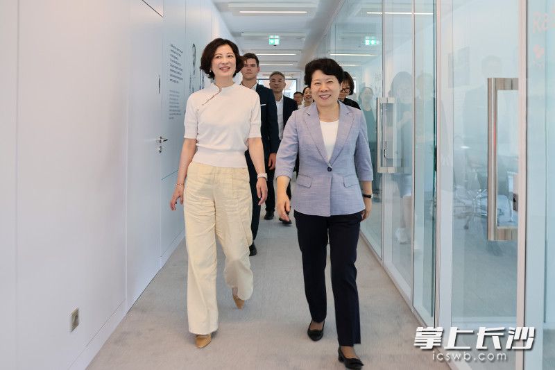 在法期间，吴桂英走访生物梅里埃集团等知名企业总部。