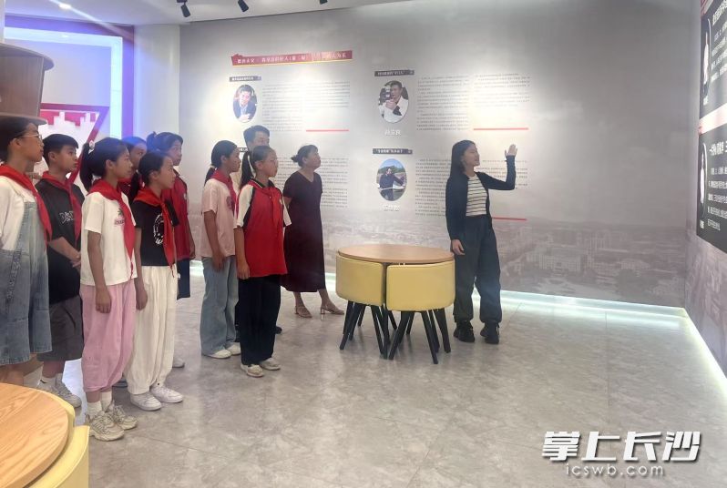 浏阳市永安镇组织移风易俗宣讲。 长沙晚报全媒体记者 刘俊 摄