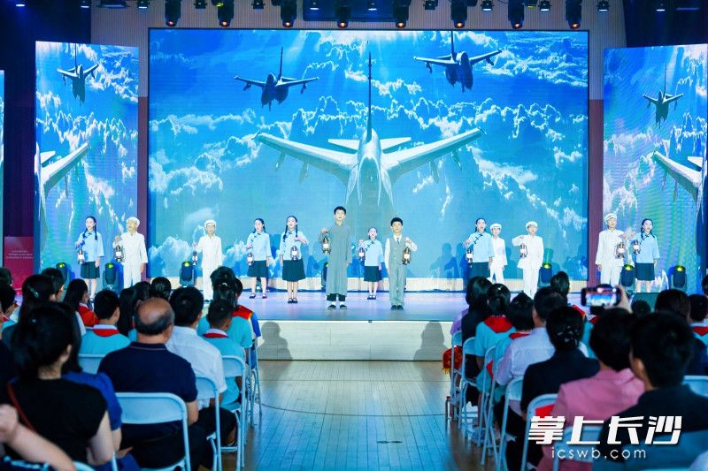 引导青少年争当爱党爱国、勤奋好学、全面发展的新时代好少年。