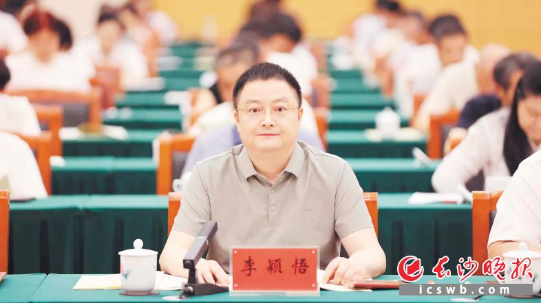 　　李颖悟