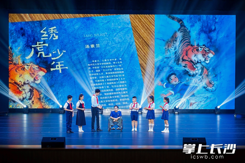 “开学第一课”创新采用“生活中的思政课”形式。