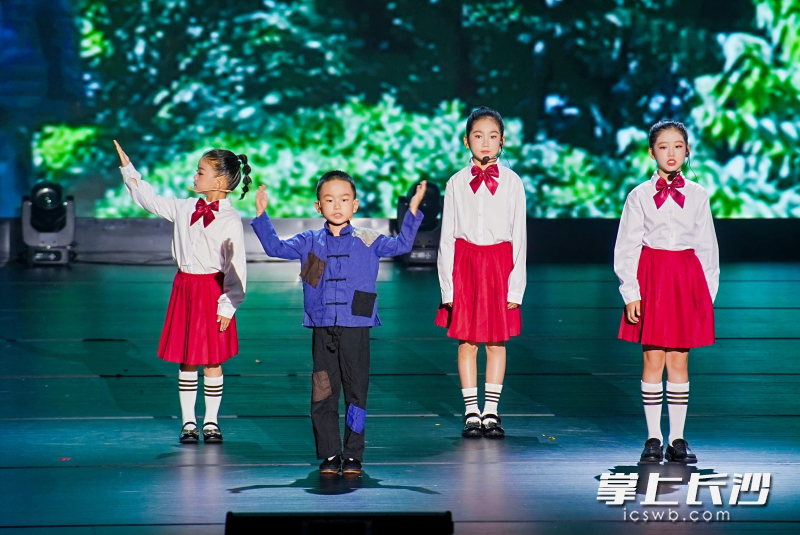 本次“开学第一课”以“立志勤学少年强”为主题。
