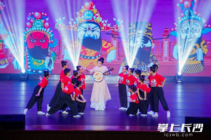 开展一场“行走式”的沉浸式学习体验。