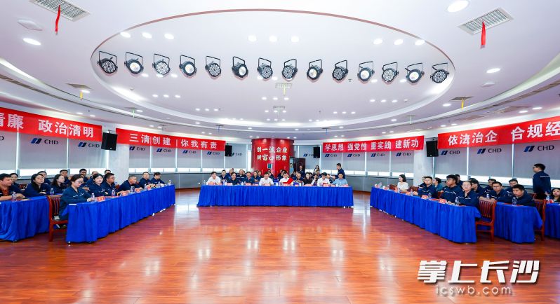 座谈交流气氛热烈，凝聚共识。