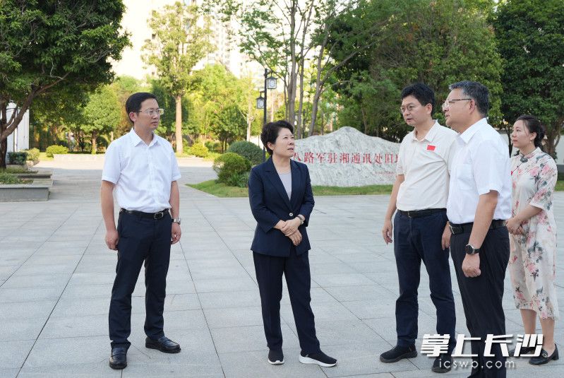 吴桂英调研八路军驻湘通讯处旧址提质工作。 均为长沙晚报全媒体记者郭雨滴摄