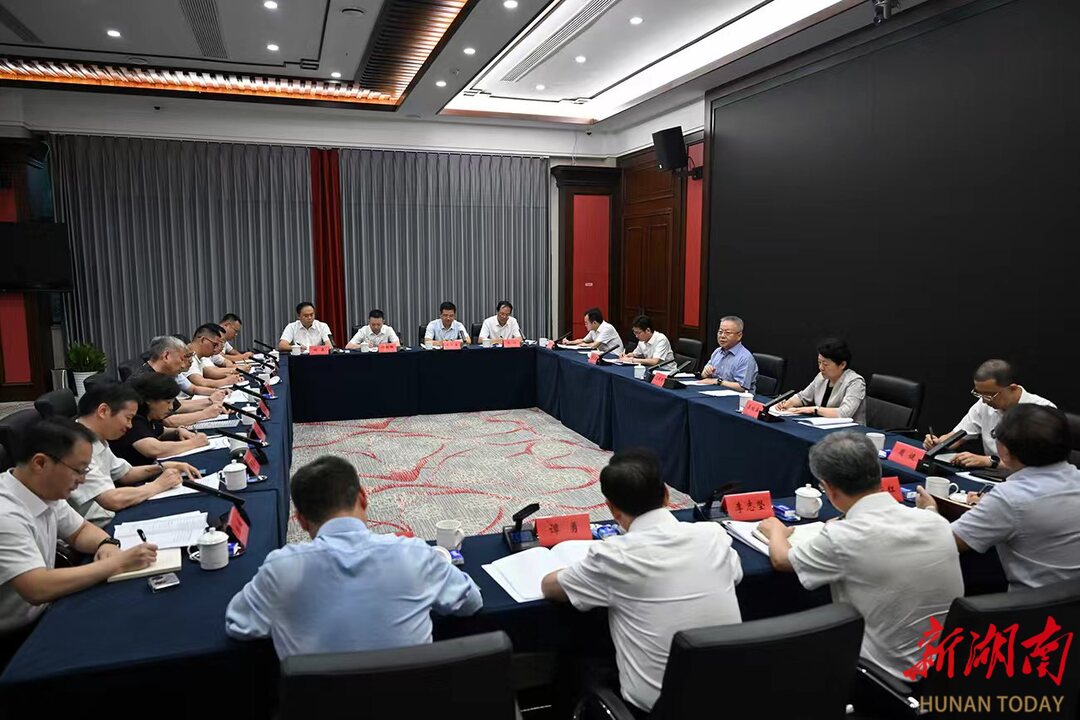 9月2日，沈晓明在长沙主持召开座谈会。