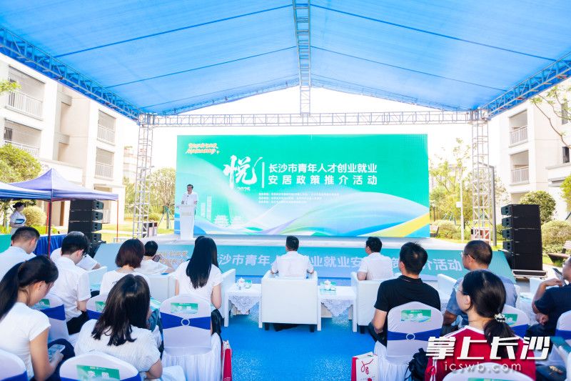 让人才与城市“双向奔赴”，实现安居是重要纽带。
