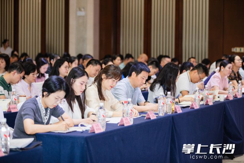 本次培训班包括专题辅导、分组讨论、交流分享、实地参观等形式。