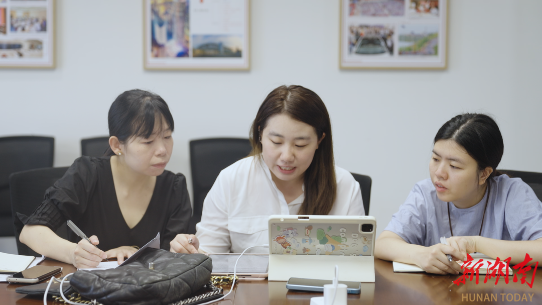 7月26日，记者视频连线采访泰勒的夫人芭芭拉和继女米歇尔。湖南日报全媒体记者 陈萌 摄