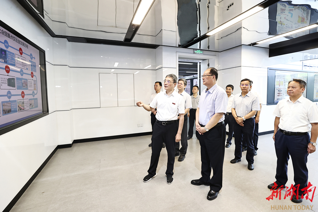 毛伟明调研电能高效高质转化全国重点实验室。 毛伟明调研电能高效高质转化全国重点实验室。