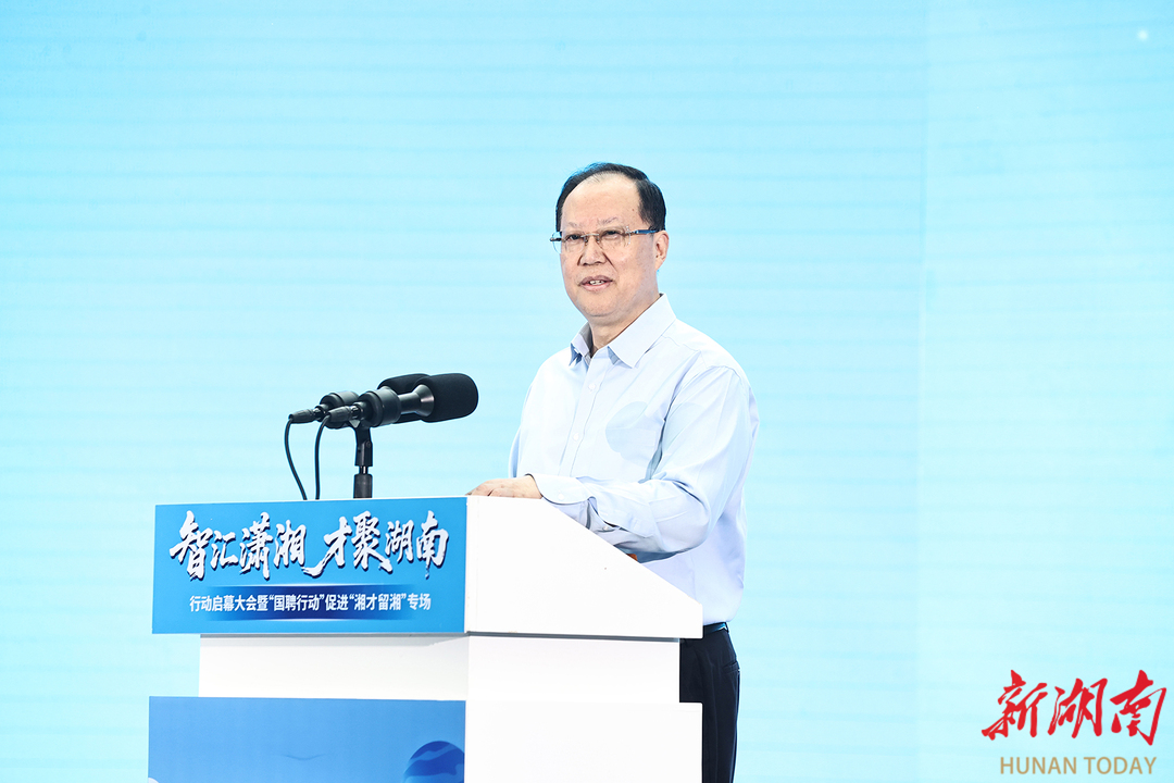毛伟明讲话。