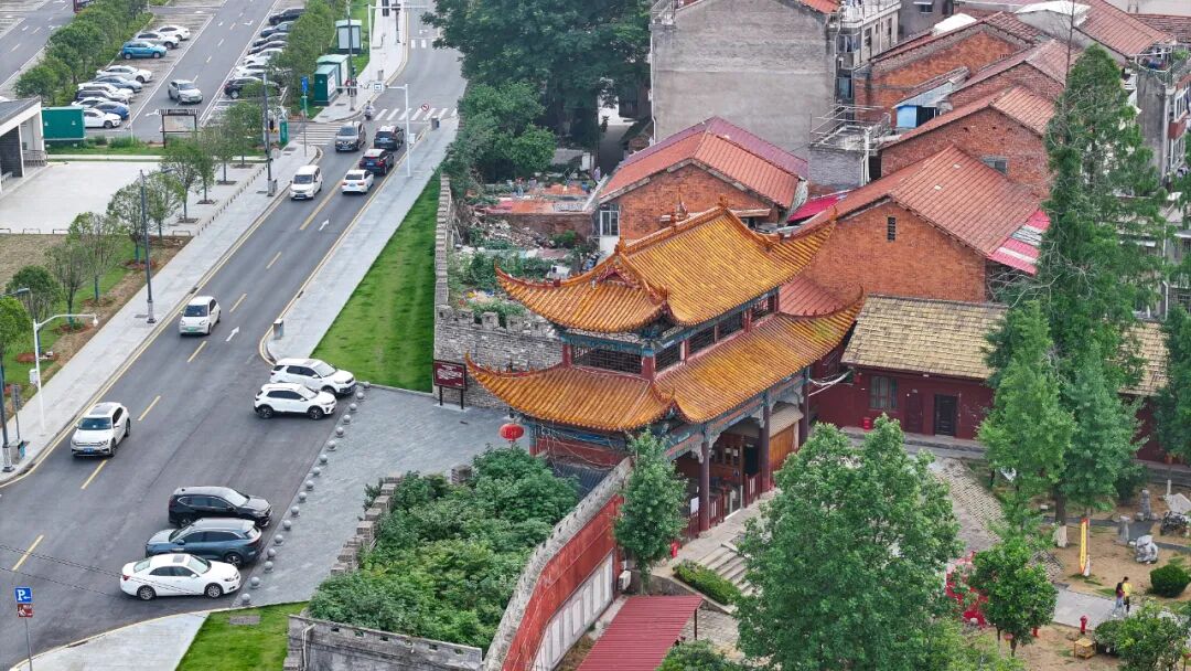 澧县文庙与古城墙。图/钱烨