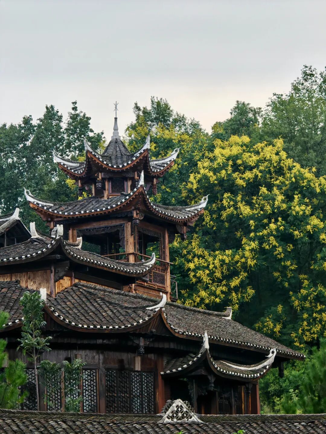 《阿房宫赋》中的钩心斗角在此处具象化了。图/曹宇旋
