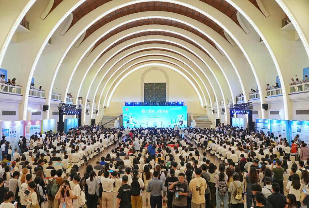 图为9月27日拍摄的“智汇潇湘 才聚湖南”上海站专场推介大会现场。傅聪 摄