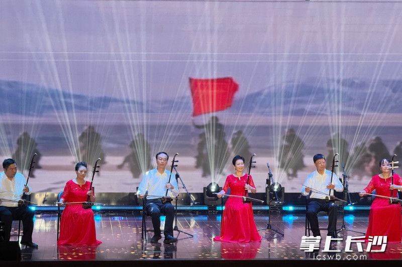器乐节目《战马奔腾》。