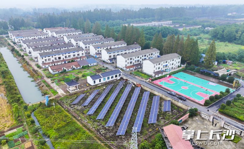 全域国土综合整治后的朱湖三合新村，一幅生态宜居乡村新画卷跃然眼前。湖北孝感日报记者 王德强 徐文 摄