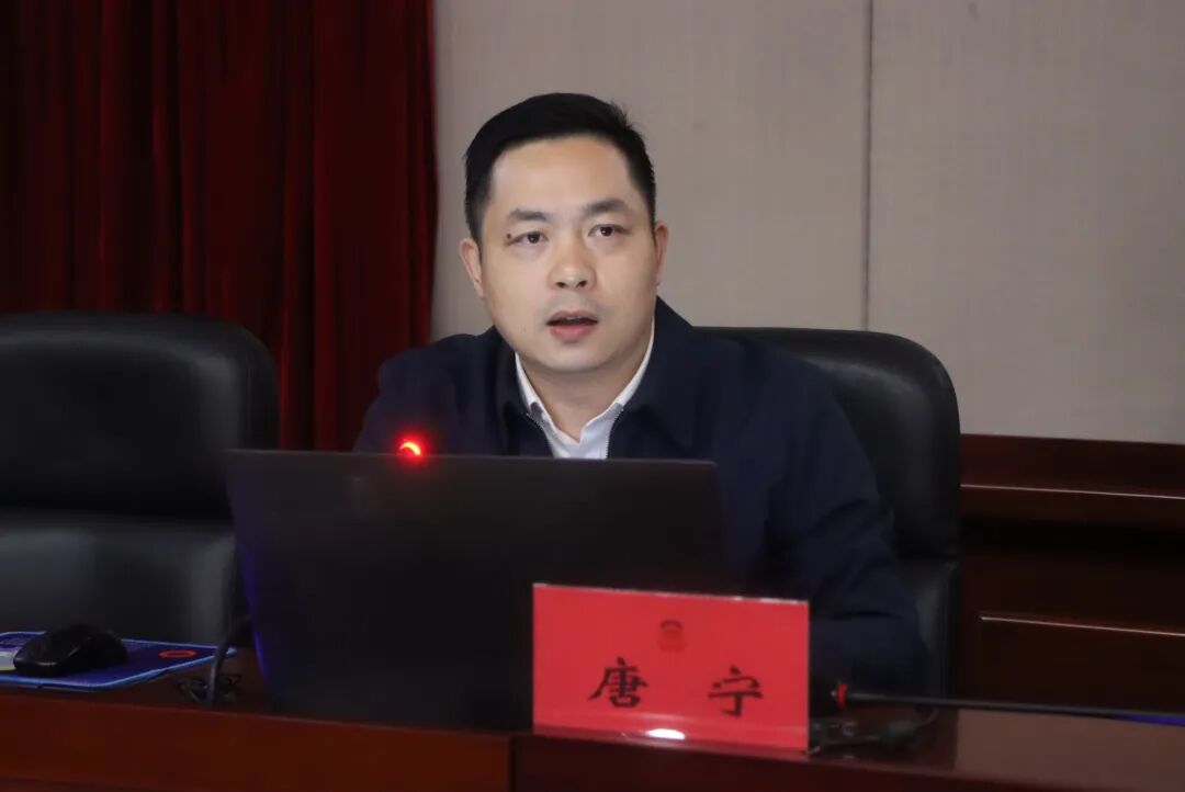 市工信局党组书记、局长唐宁受邀讲课。