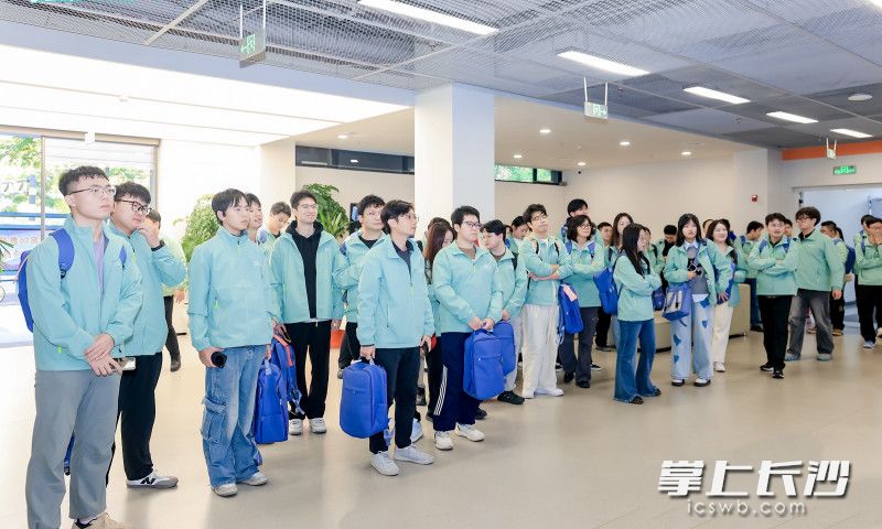 来自清华大学、北京大学、厦门大学等高校的50名学子将在长沙开启一场为期4天的沉浸式City Walk体验。 来自清华大学、北京大学、厦门大学等高校的50名学子将在长沙开启一场为期4天的沉浸式City Walk体验。