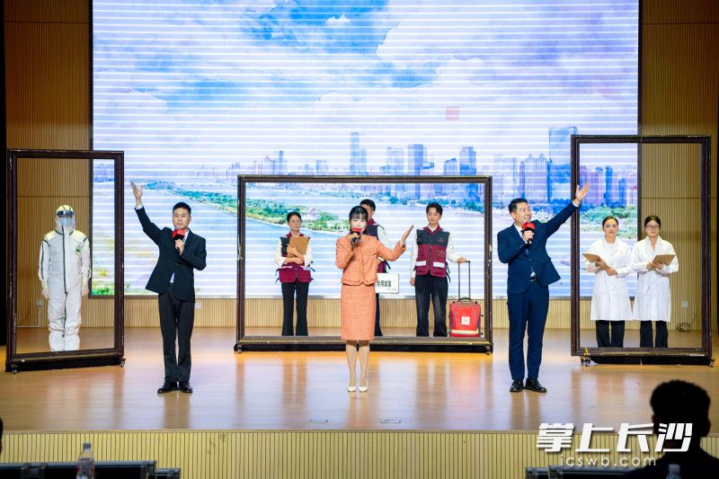 12组优秀选手同台竞演。 12组优秀选手同台竞演。