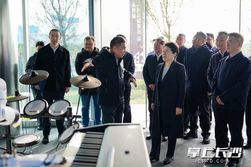 吴桂英调研科技创新和产业创新融合发展等工作。均为长沙晚报全媒体记者 郭雨滴 摄 吴桂英调研科技创新和产业创新融合发展等工作。均为长沙晚报全媒体记者 郭雨滴 摄