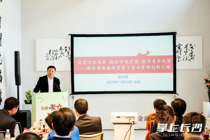 专家学者作专题授课。