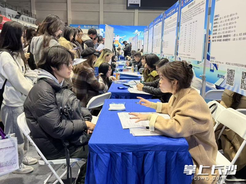 120家湖南重点招聘单位携近8000个优质岗位组团揽才。均为长沙晚报通讯员 曾鹤群 供图 120家湖南重点招聘单位携近8000个优质岗位组团揽才。均为长沙晚报通讯员 曾鹤群 供图