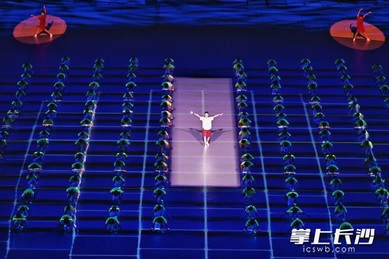 开幕式现场。 均为长沙晚报全媒体记者 郭雨滴 黄启晴 摄 开幕式现场。 均为长沙晚报全媒体记者 郭雨滴 黄启晴 摄