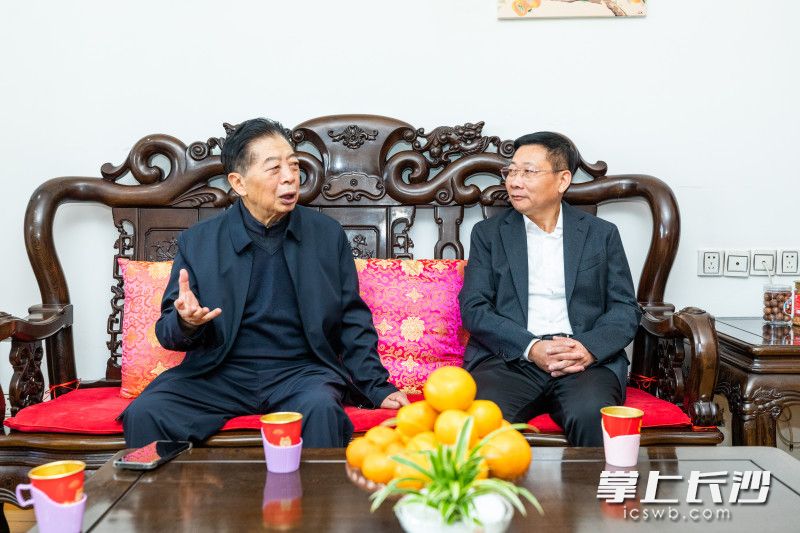 陈博彰走访看望市级老领导杜远明。