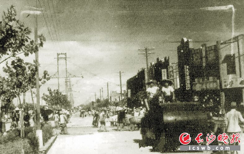 修建五一路时的场景。 除署名外均为长沙市档案馆供图 修建五一路时的场景。 除署名外均为长沙市档案馆供图