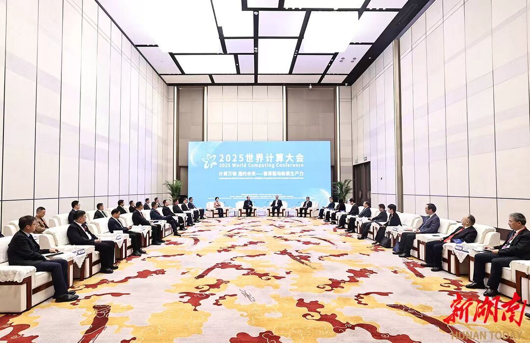 毛伟明会见参会嘉宾代表。