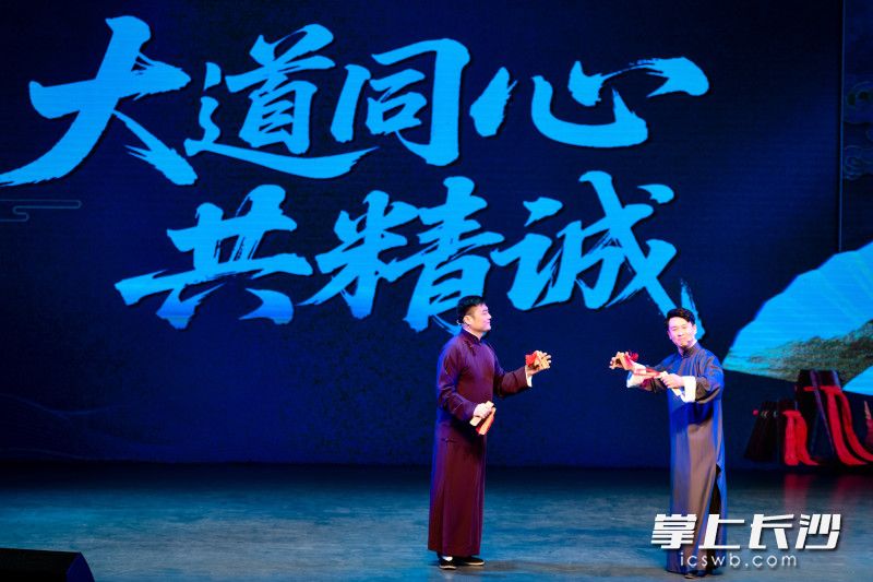 展演形式丰富、演绎生动、精彩纷呈。 展演形式丰富、演绎生动、精彩纷呈。