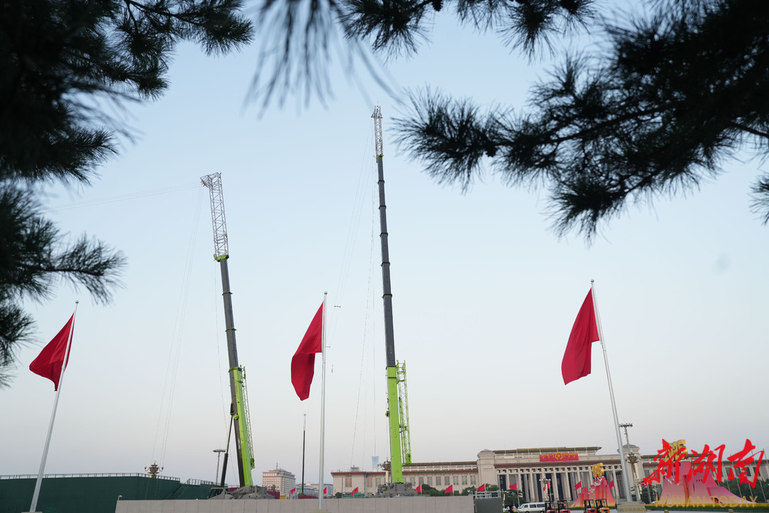 9月3日，纪念中国人民抗日战争暨世界反法西斯战争胜利80周年大会在天安门广场隆重举行，中联重科高端装备全程助力央视直播。湖南日报全媒体记者 辜鹏博 摄