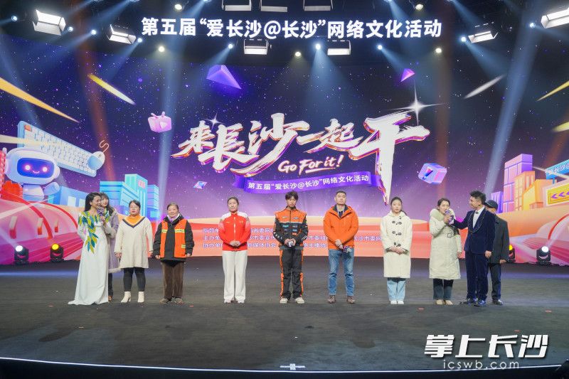 现场分享正能量故事。 现场分享正能量故事。