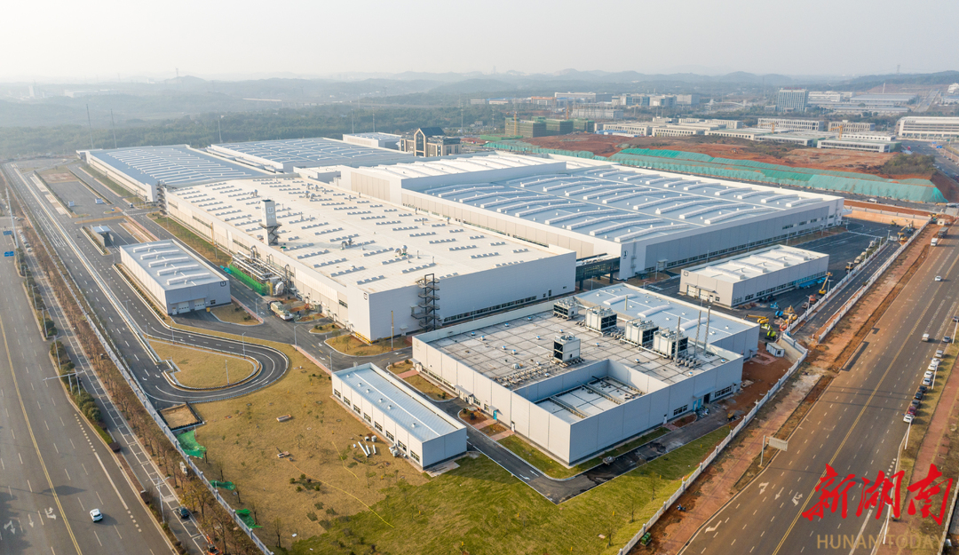 湘潭经济技术开发区,俯瞰吉利远程新能源商用车湘潭基地。湖南日报全媒体记者 辜鹏博 摄 湘潭经济技术开发区,俯瞰吉利远程新能源商用车湘潭基地。湖南日报全媒体记者 辜鹏博 摄