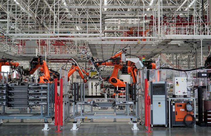 这是湖南省长沙市三一智联重卡产业园内的生产场景(2025年4月23日摄)。新华社记者 余春生 摄 这是湖南省长沙市三一智联重卡产业园内的生产场景(2025年4月23日摄)。新华社记者 余春生 摄