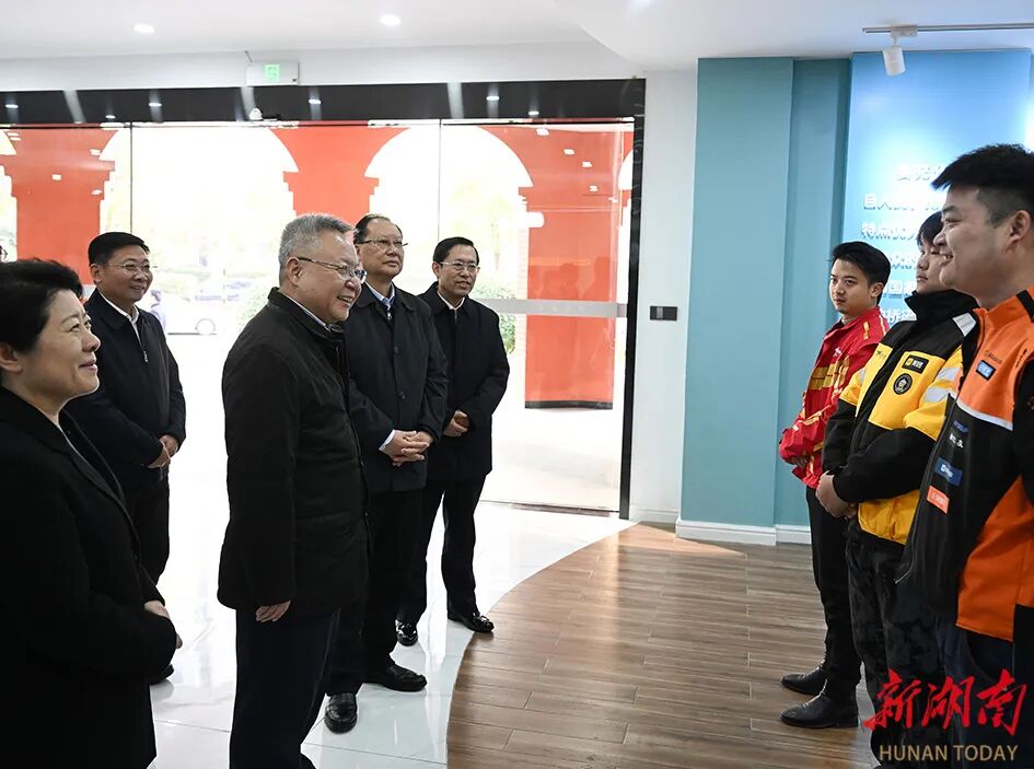 1月10日，沈晓明、毛伟明一行在湘江新区梅溪湖街道华茂社区调研。湖南日报全媒体记者 唐俊 刘尚文 摄