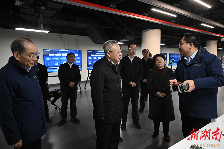 1月28日，沈晓明在中科云谷科技有限公司调研。