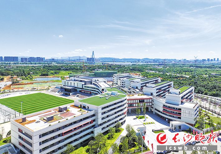 孩子的成长不仅要有良好的校园环境，更需家校社协同育人的温暖相伴。图为湖南师大附中大泽湖校区。长沙晚报全媒体记者 邹麟 摄