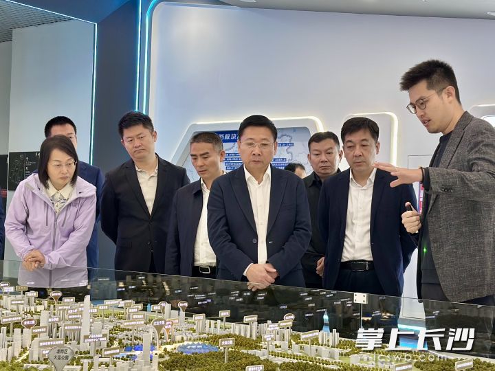 深圳大运中心考察现场。 均为长沙晚报特派全媒体记者 唐朝昭 摄