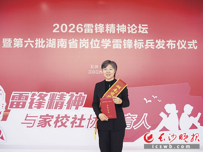 李银林扎根国防教育宣传一线10余年。